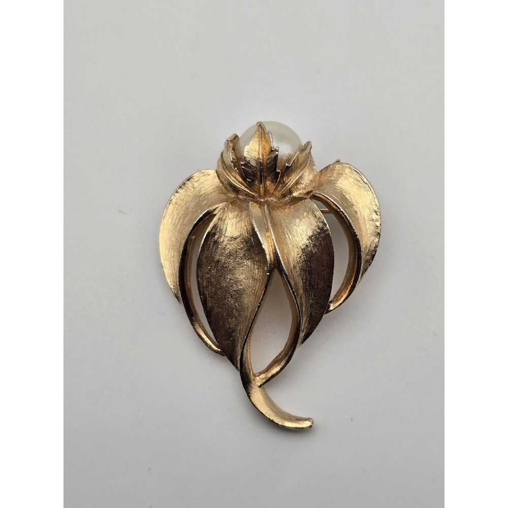 Large Vintage Signed Cathe Figural Flower Brooch with Faux Pearl